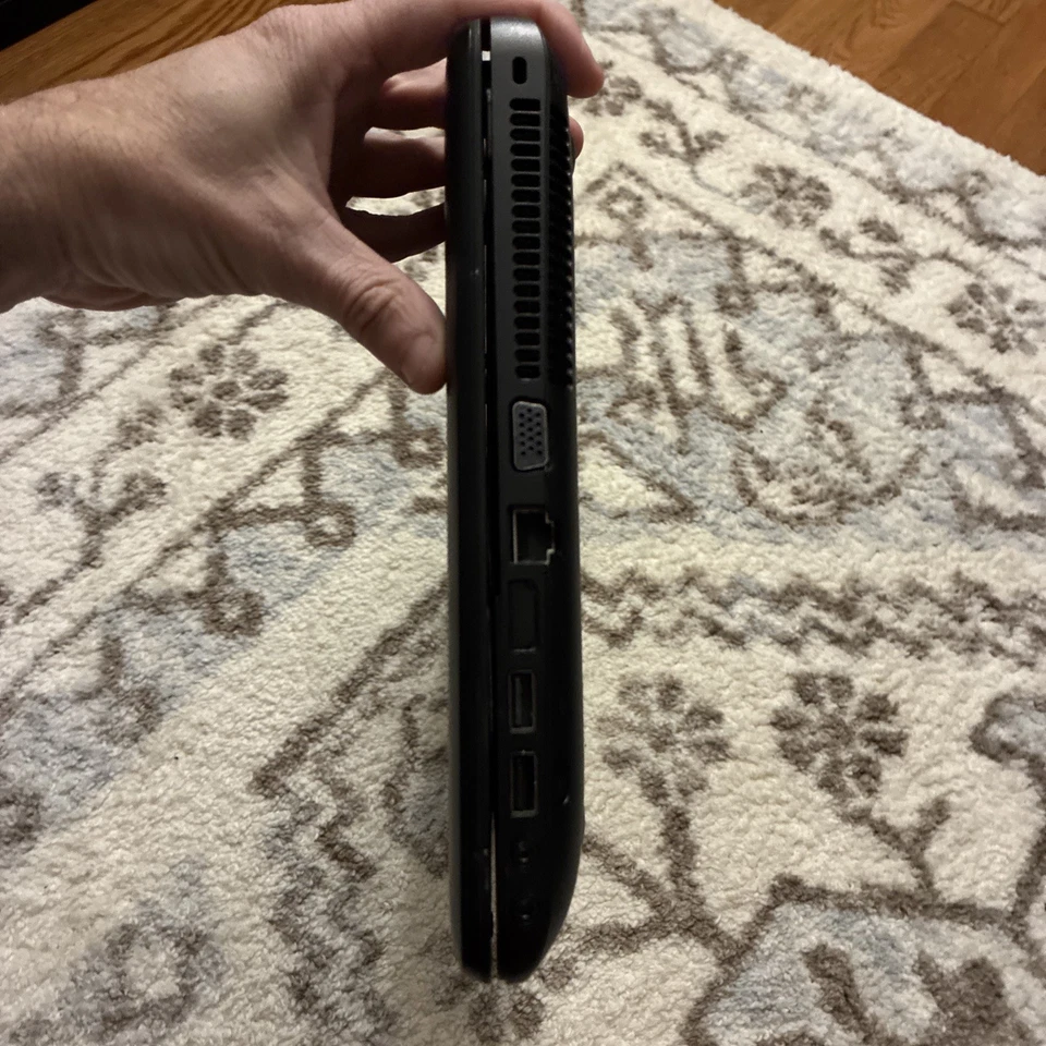 Toshiba Satellite C855D-S5103 320 GB HDD 4 GB RAM AMD E-Series 1.3ghz Windows 8 - Image 4 of 4