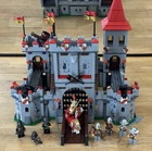 LEGO 7946 King's Castle Kingdom 99.9% Complete Missing 1 Figure Manuals Box READ