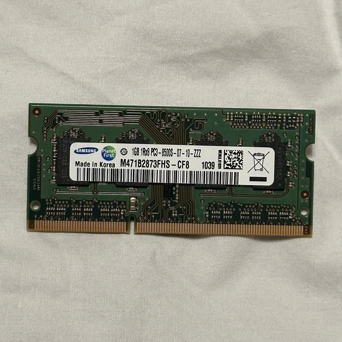 Samsung 1 GB Capacity per Module Memory (RAM PC3-8500S Bus Speed