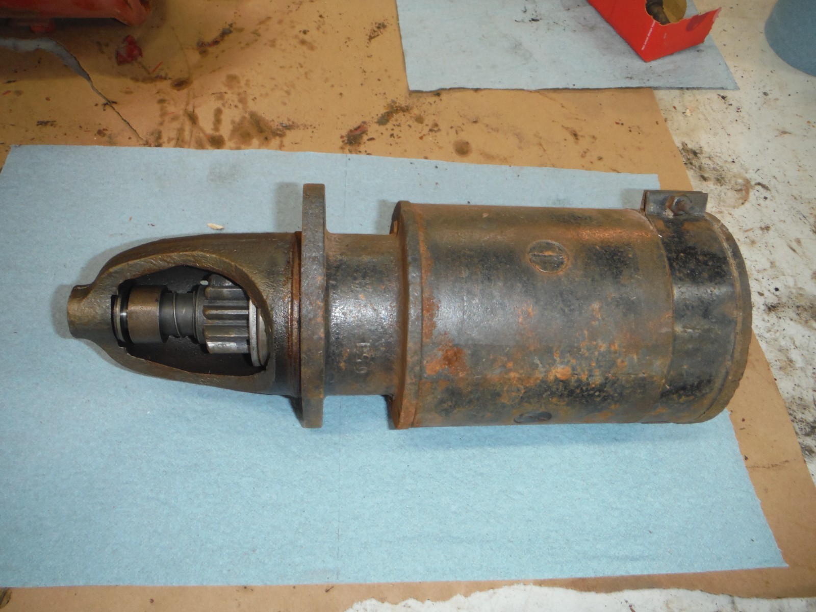 IH FARMALL      H,  M  STARTER     (2942)