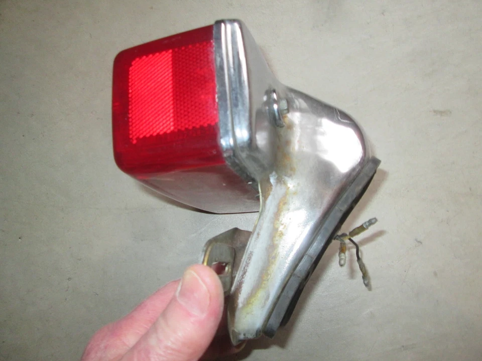 YAMAHA XS1100 1979 - 1981 XS850 1980 - 1981 MONTAJE LUZ TRASERA 2A7-84710-60-00 Foto 2 de 4