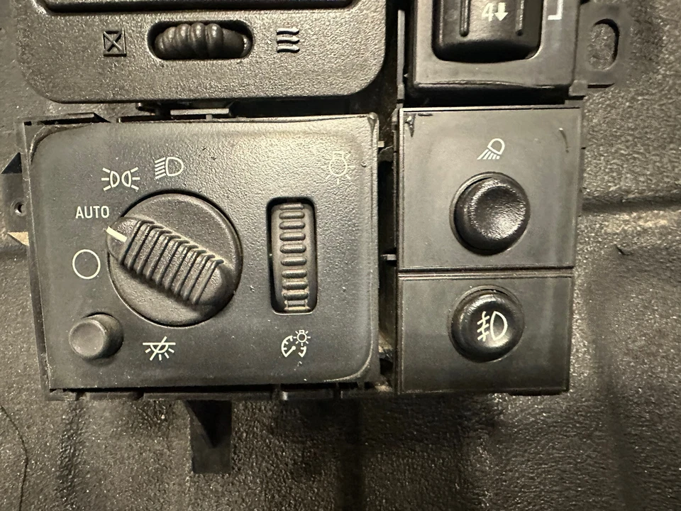 2007 Chevrolet Silverado 2500 interruptor de farol com conjunto de ventilação 15732033 4x4 - Imagem 3 de 4