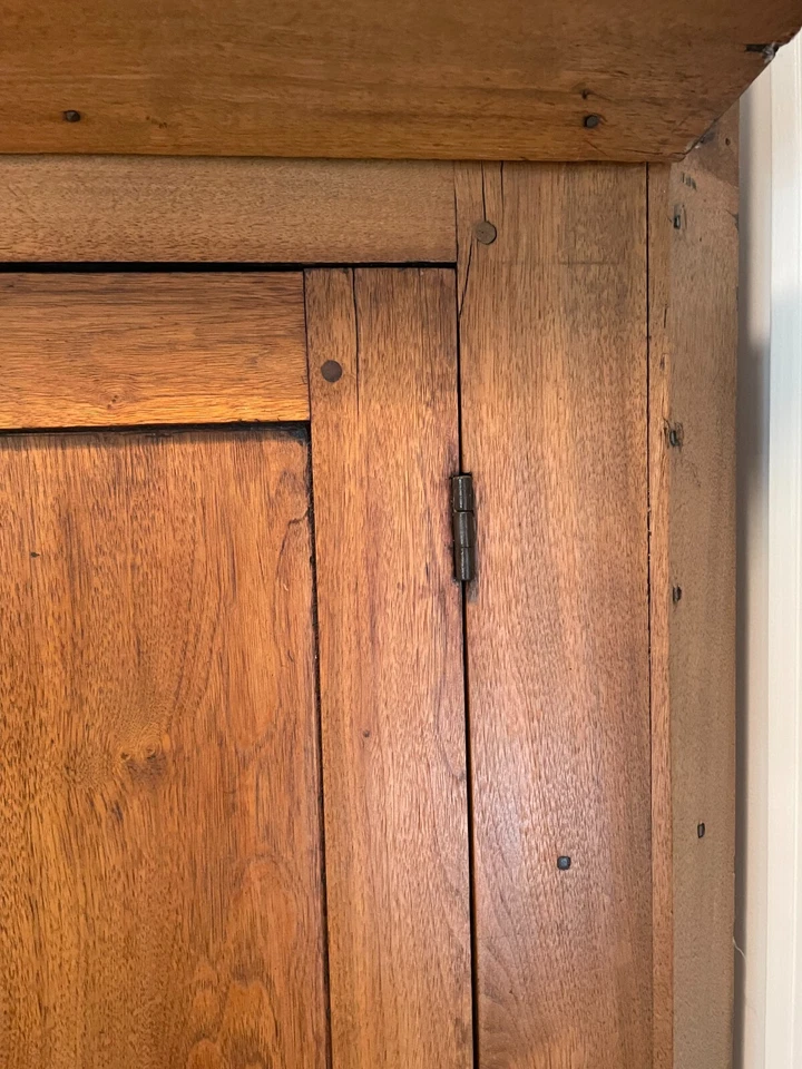 Antiguo armario de esquina de nogal de Tennessee de los años 1780 panel elevado puerta ciega Foto 3 de 4