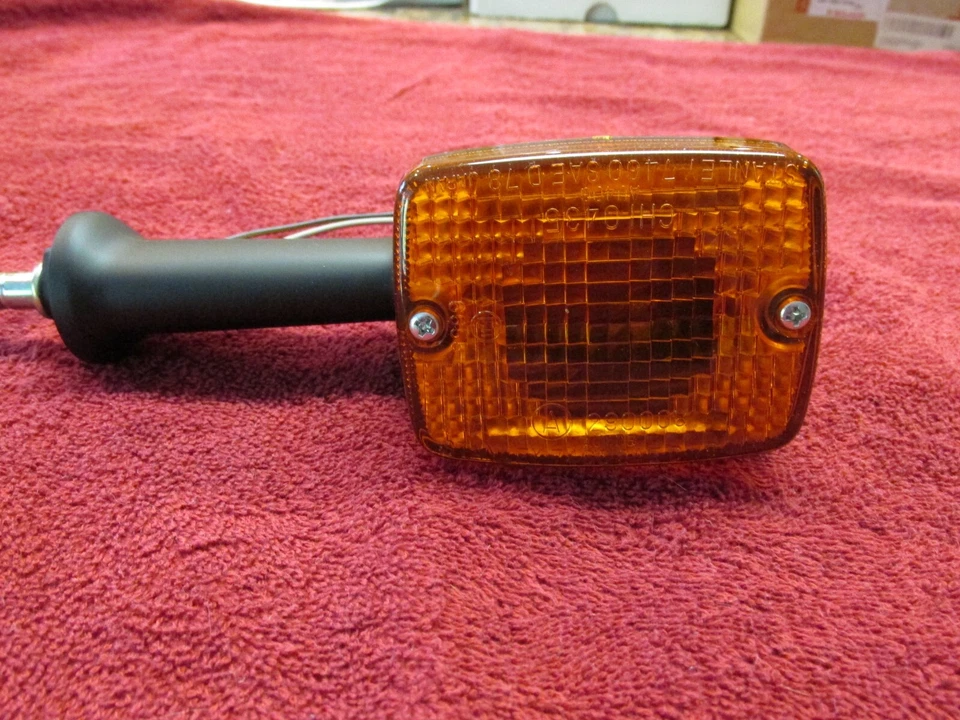 KAWASAKI 81-83 GPZ 550 23037-1113 REAR BLINKER NEW NOS Foto 4 de 4