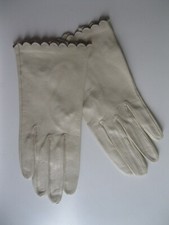 Vintage MISS ARIS Leather Gloves Size 6 1/2 Scalloped Edge Bone