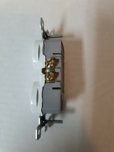 Pass & Seymour White Tamper Resistant Receptacle Outlet 15A 3232TR-WCC14, New. - Picture 10 of 12