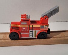 Thomas the Train Friends FIERY FLYNN Wooden Railway Truck Fire Engine -Y4503