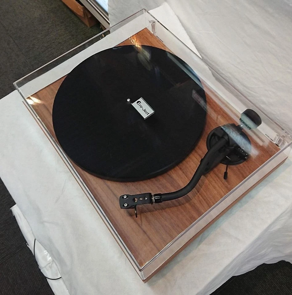 Tocadiscos Pro‐Ject Debut‐S MW Belt‐Drive, funcionamiento confirmado - Imagen 3 de 4