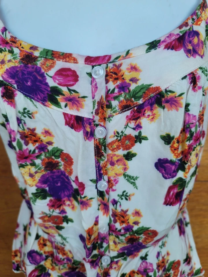 Top Kirra pequeño, pequeño Foto 2 de 4