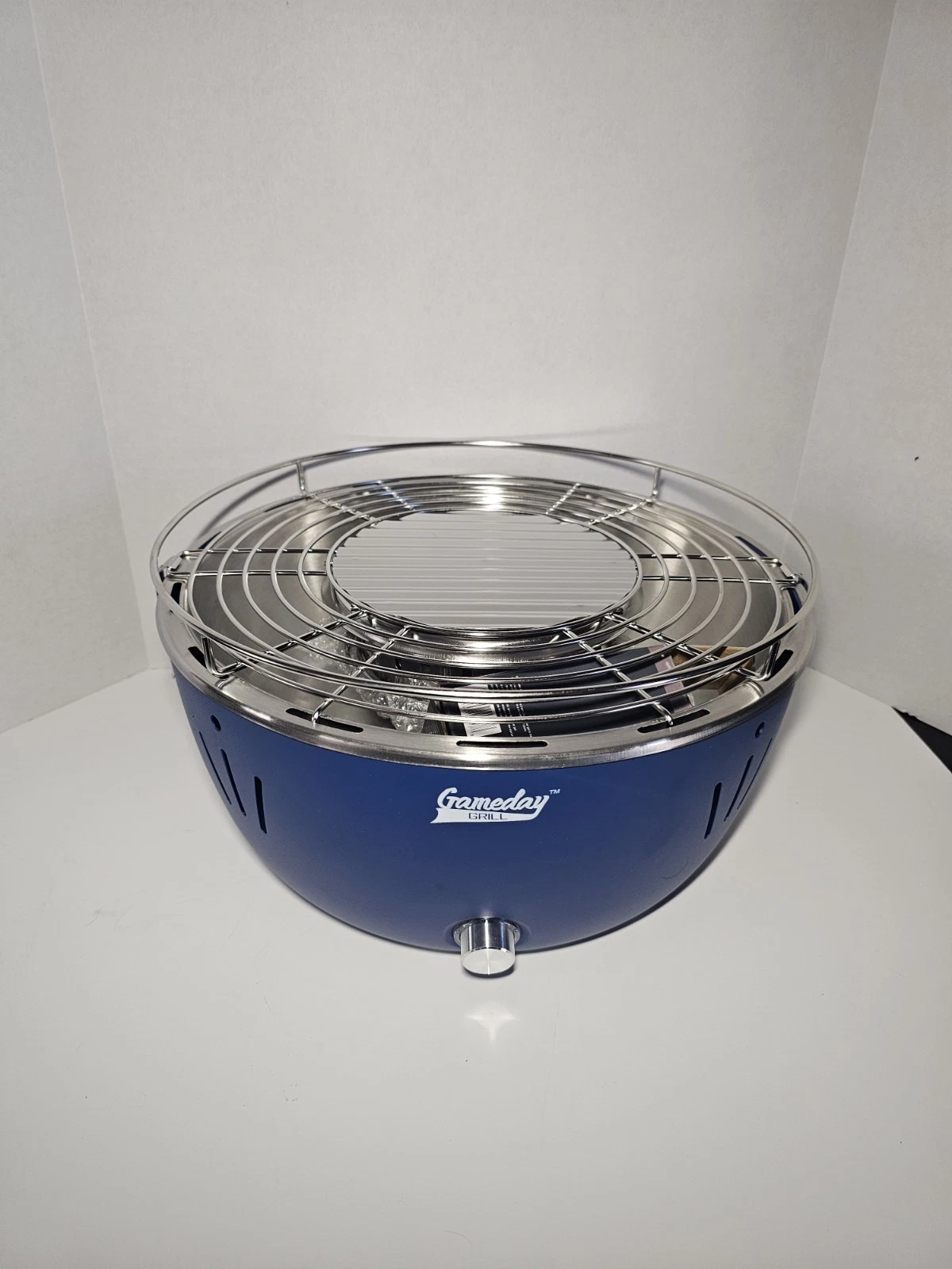 GRILL TIME Tailgater Game Day Tabletop Portable Charcoal Grill in Blue