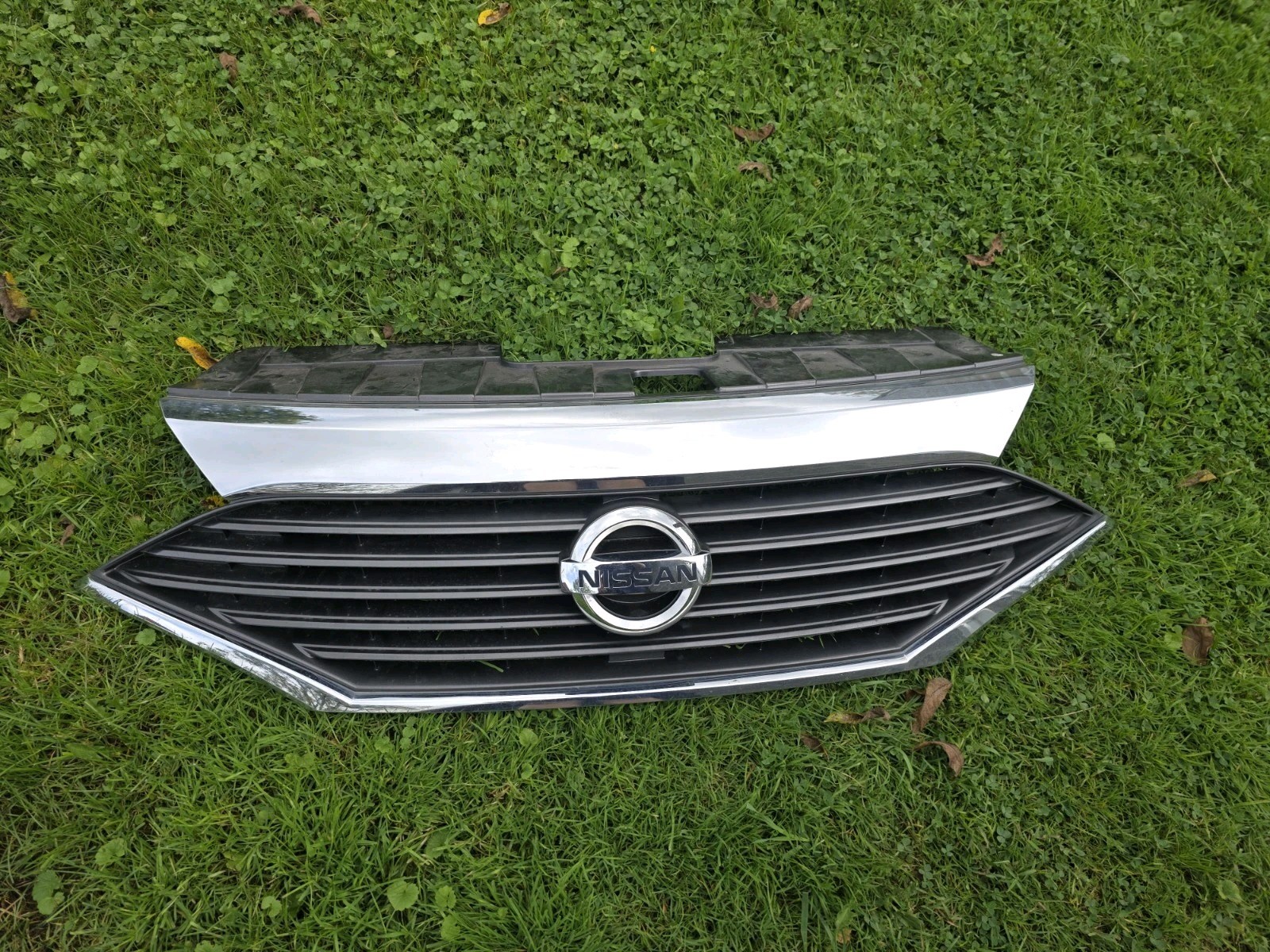 2011-2017 Nissan QUEST Upper Grille Grill Gril Grile
