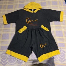 Conjunto de Jeans Karl Kani Sudadera con Capucha a Juego Camisa Pantalones Cortos Tupac Hip Hop Rap Amarillo Negro