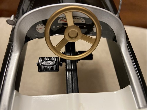 Gearbox Black 1956 Ford Thunderbird Limited Edition Pedal Car Bank - Picture 8 of 16