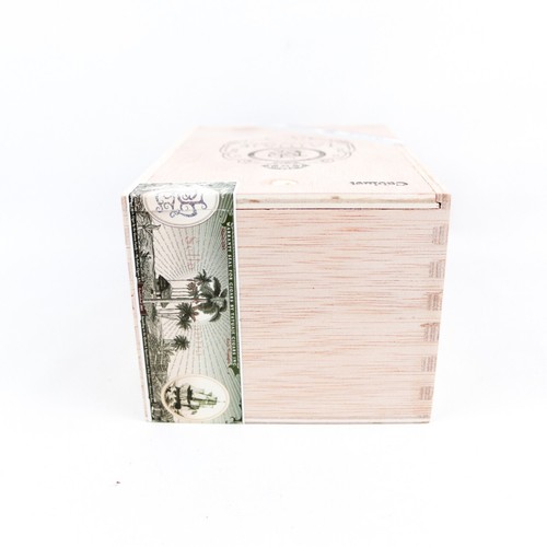 Caja de cigarros de madera vacía serie exclusiva Tatuaje TAA 2023 7" X 4,75" X 4" - Imagen 7 de 12