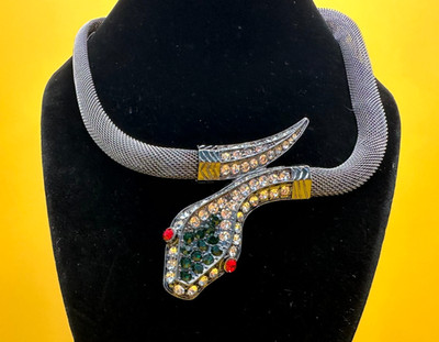 Dark Silver Tone Mesh Necklace With Rhinestones Sneak Head & Tail Contemporary