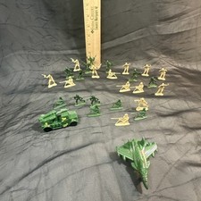 28 Pieces Of Army Figurines 1.5