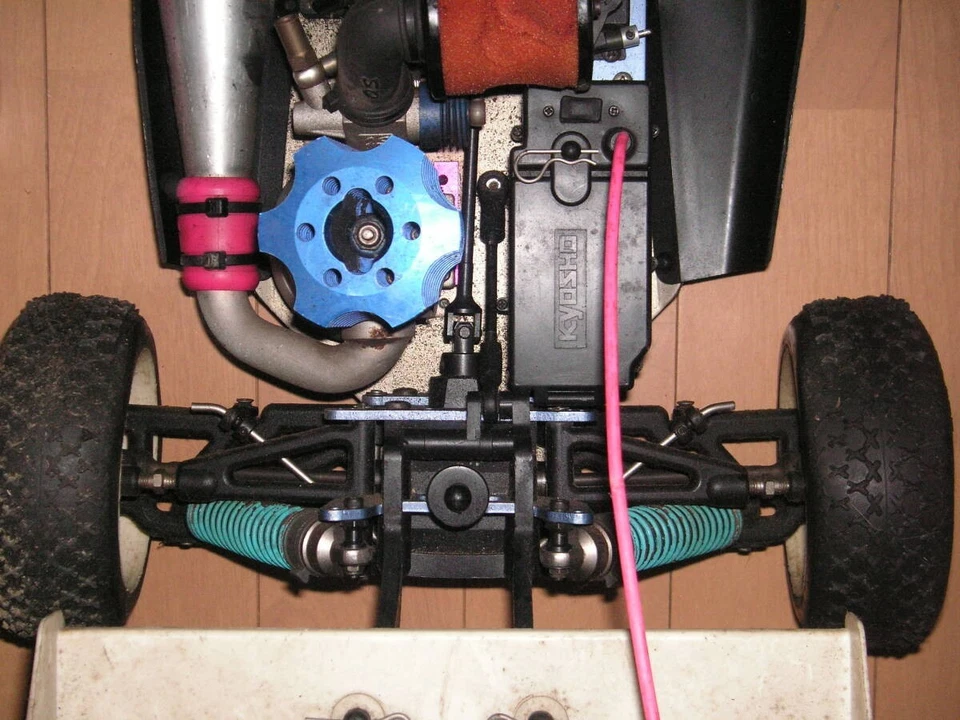 Kyosho Inferno MP-5 RC Car Used Engine Model w/ Radio 12V Starter Parts Lot - Image 4 of 4