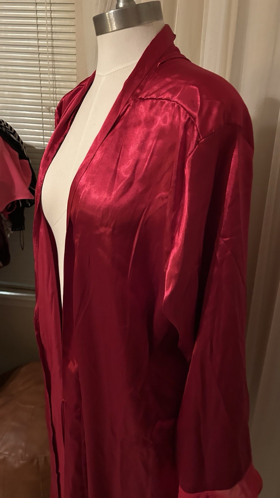 Red Satin Solid Collared Long Sleeve Robe Women's… - image 2