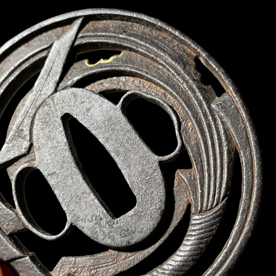 Tabanenoshi 束熨斗 Tsuba, parte posterior de hierro, período Edo Foto 2 de 4