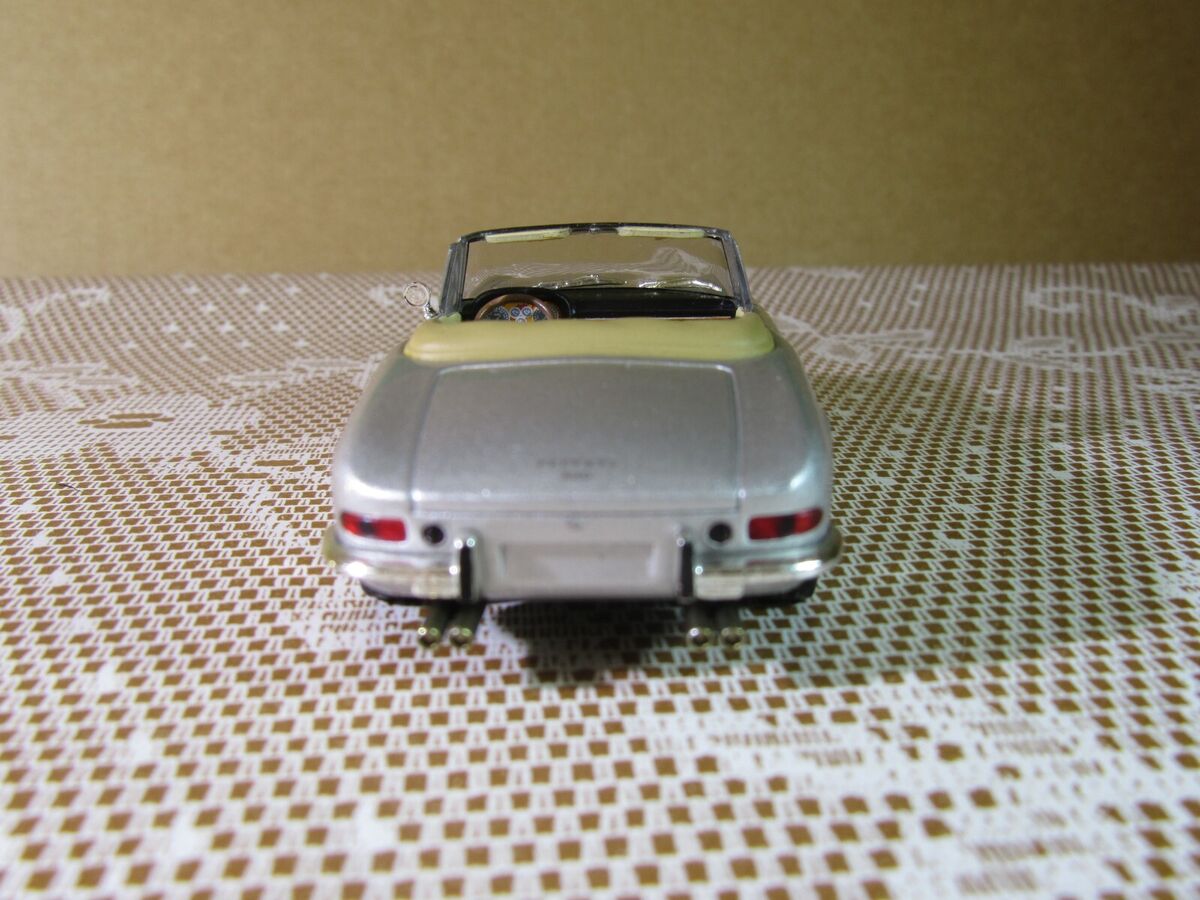269Z IXO Fabbri 30 Ferrari 330 GTS SPIDER 1967 Silver 1:43 269Z IXO Fabbri 30 Ferrari 330 GTS SPIDER 1967 Silver 1:43