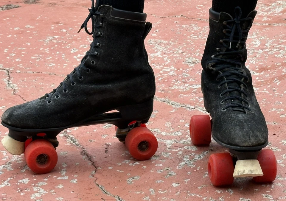 Vintage 1970's Black Suede Leather Roller Skates CARBON PLATES Size 11    11.5 - Image 2 of 4