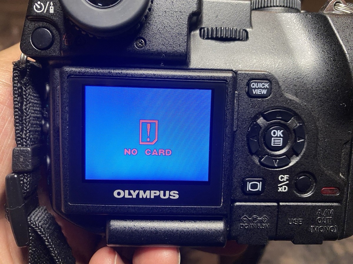 Olympus CAMEDIA C-8080 Digital Camera TESTED WORKS - NO BATTERY