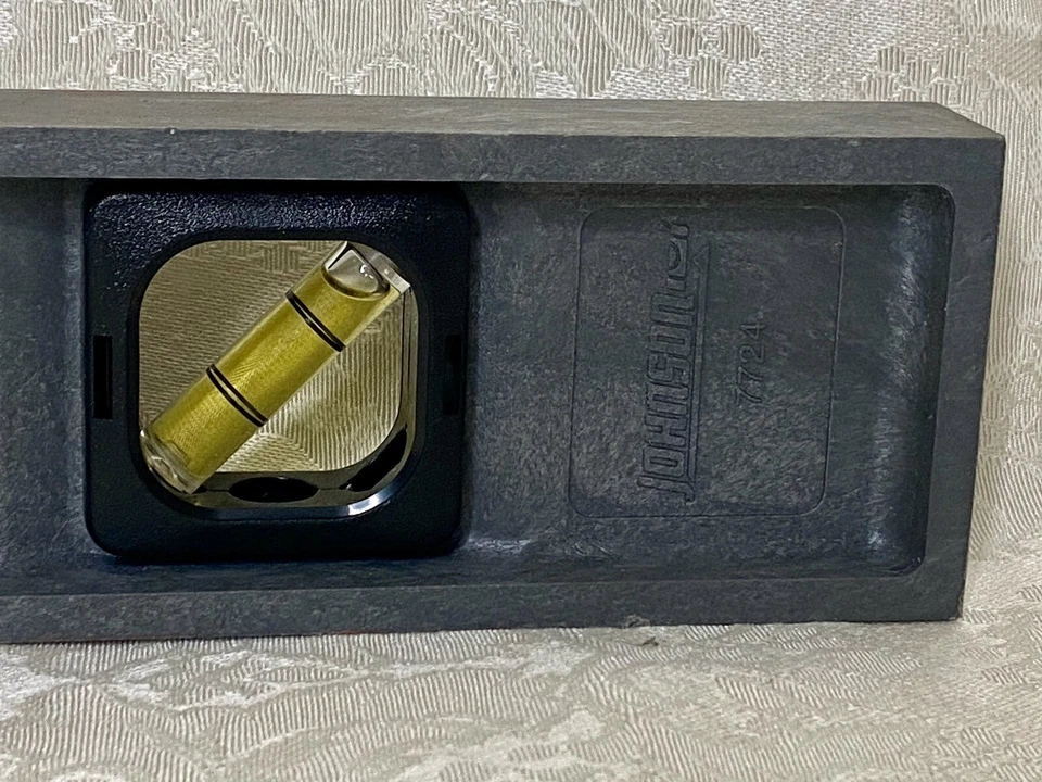JOHNSON 24 in. Structo-Cast Standard Level, No. 7724 - Image 4 of 4