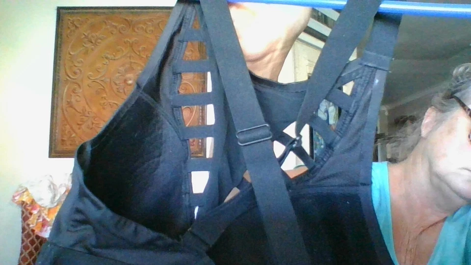 STRAPPY CROSS BACK BLACK Victoria Secret Sport Bra Small Victoria Sport lite pad - Image 4 of 4