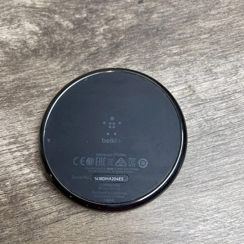 Almohadilla de carga estándar Belkin Boost Up F7U050 negra inalámbrica Qi para Apple iPhone Foto 2 de 3