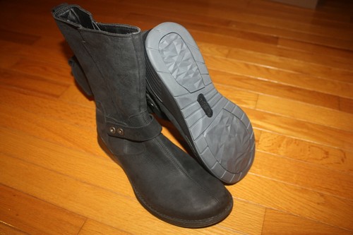 Brand New Women's Merrell Travvy Mid 