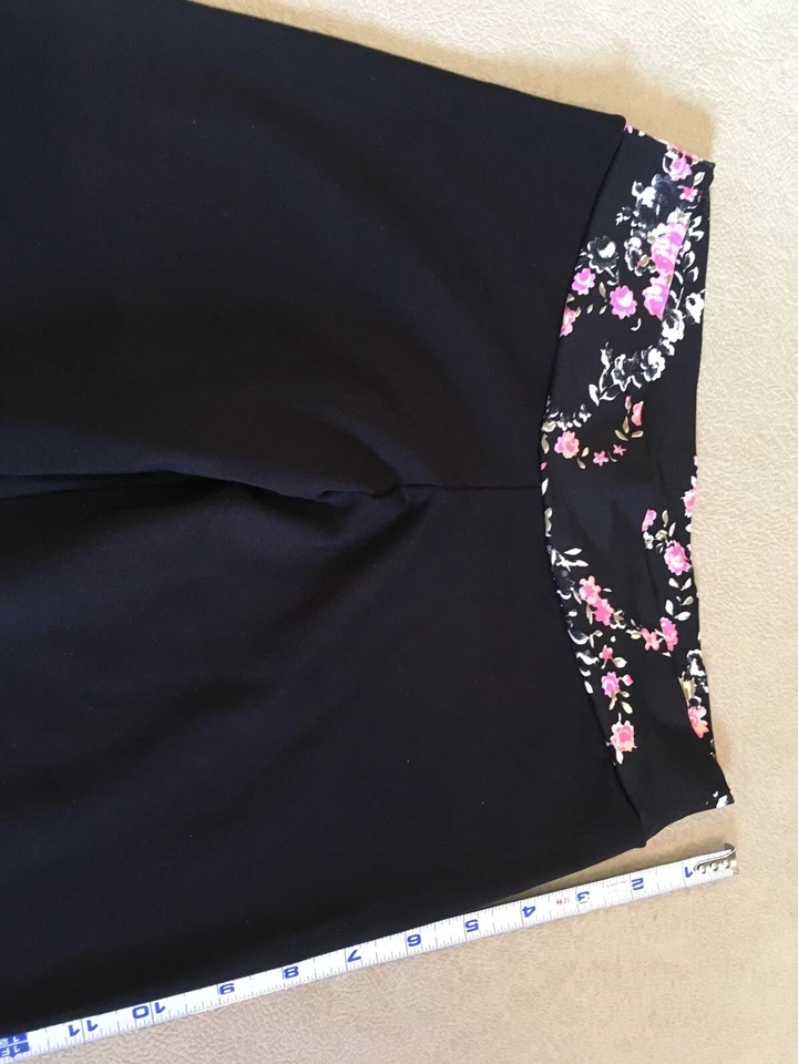 Couture Activewear Pants Black Floral Possibly Petite Small - Image 2 of 4