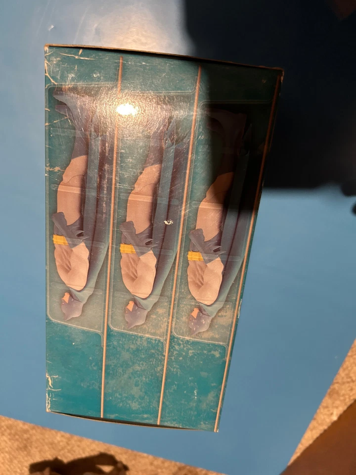 "Estatua figura gris azul superpoderes Batman Kotobukiya escala 1/10 7,5"" alto" Foto 4 de 4