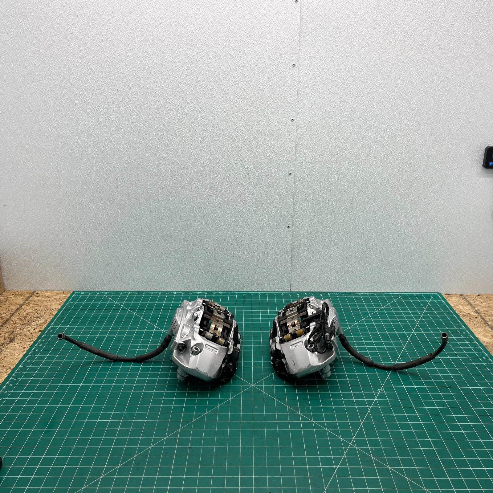 07-09 MERCEDES-BENZ W211 E63 AMG FRONT LEFT & RIGHT BRAKE CALIPER PAIR SET OEM