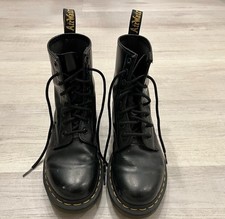 Dr. Martens Womens Size 7/ EU 38- Smooth Leather Lace Up Boots Black AirWair