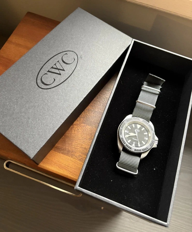 Orologio CWC Divers Quarzo Svizzero 41mm RNS300-MT QS120 Mk2 Swiss Made 300m - come nuovo - Immagine 4 di 4