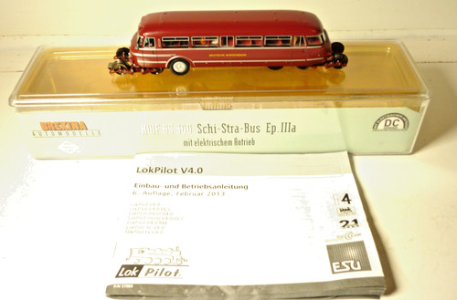 Brekina 63010, Schi-Stra-Bus, H0, AC Umbau für Märklin Digital, mit Figuren | Condition: Neu