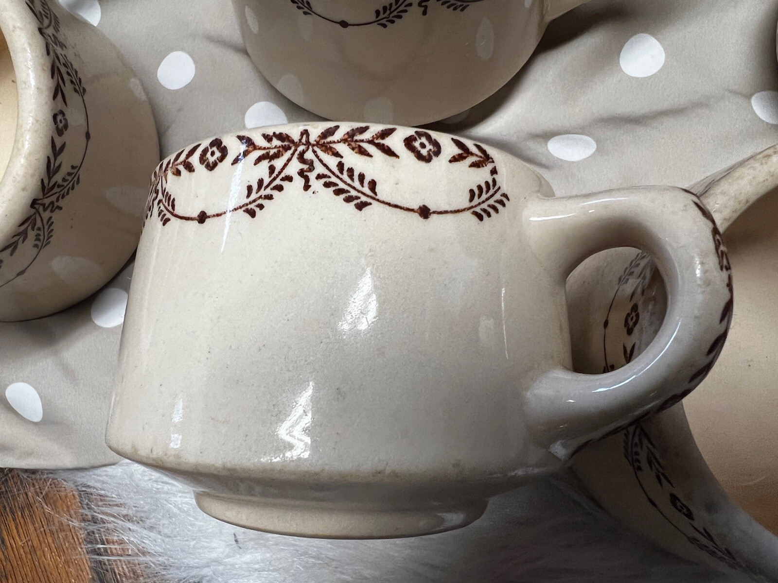 Wallace china restaurant ware Red coffee mugs Floral Scalloped Border