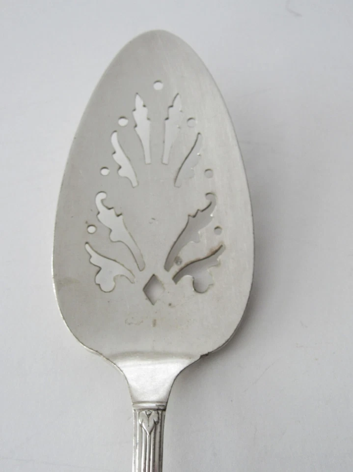 Wm A Rogers Oneida Ltd CELEBRIDAD - ROSA SALVAJE Plateado Pierced PIE SERVER 1939 Foto 2 de 4