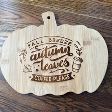 Planche à découper en bambou en forme de citrouille, FALL BREEZE FEUILLES D'AUTOMNE CAFÉ S'IL VOUS PLAÎT