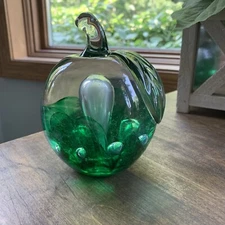 ST CLAIR Controlled Bubble Green APPLE Art Glass Paperweight 4 1/2”