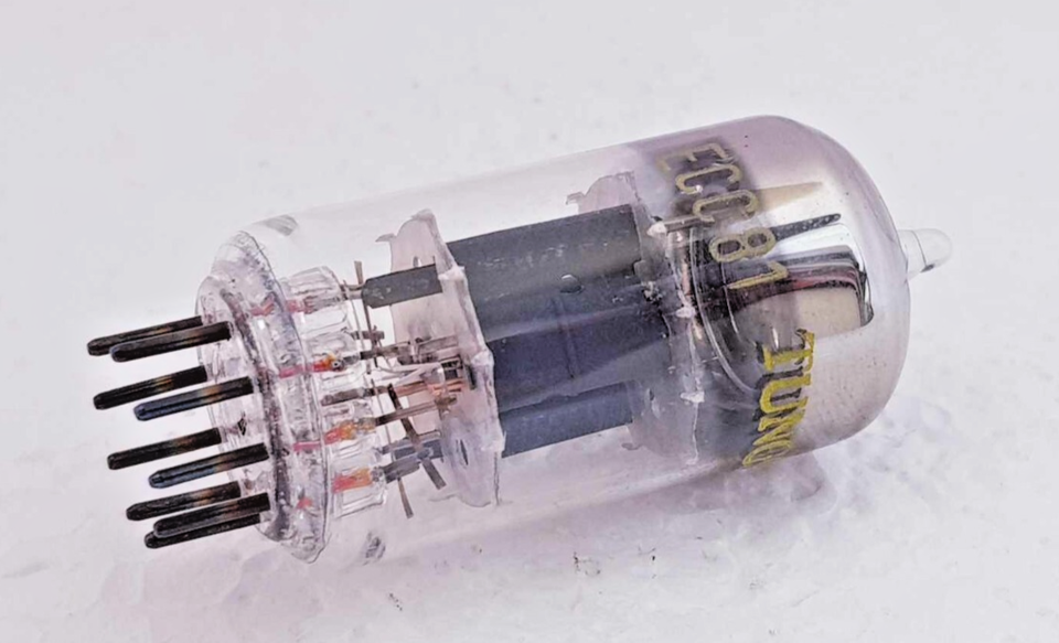 Lot De 2 Tubes Audio 12AT7 ECC81 – Radiotechnique & RTC (NOS, Testés)