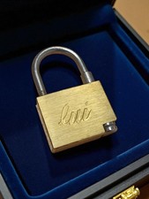 Cadenas ancien rétro Lui vintage pour collection ou décoration, objet d’occasion