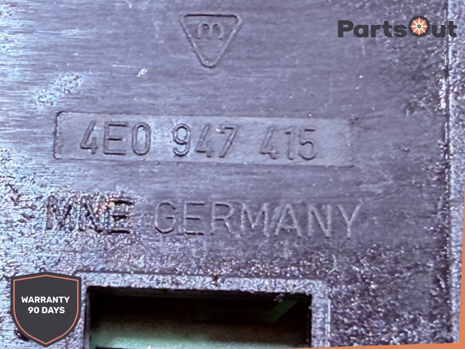 AUDI A6 QUATTRO C7 2012-2024 ASIENTO TRASERO IZQUIERDO O DERECHO LUZ CORTESÍA LÁMPARA OEM Foto 3 de 3