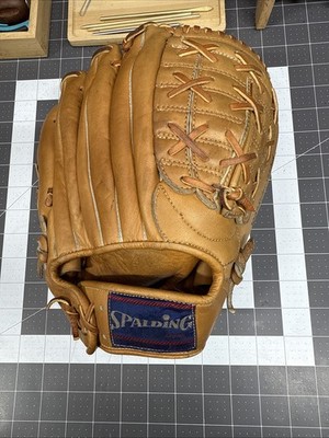 1960s Spalding 42-333 Carl Yastrzemski Glove – Cleaned, Display