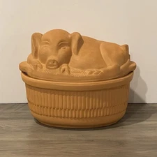 VTG Gourmet Terra Cotta Pig Casserole Moisture Cooker Clay Roaster (NEVER USED)