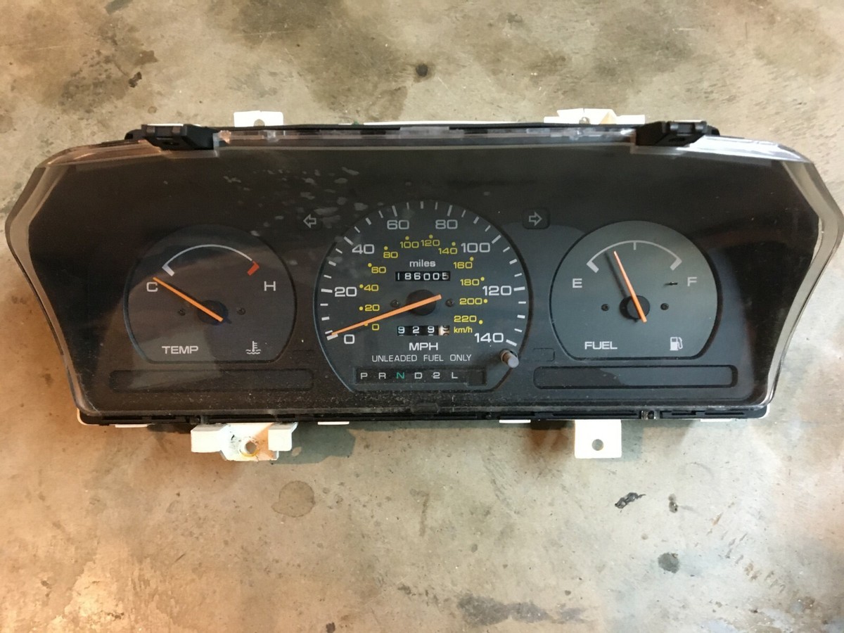 92 93 1992 MITSUBISHI EXPO INSTRUMENT CLUSTER AT 186K MB680108