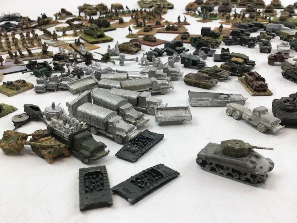 Large Collection of Painted Die Cast Military Model Tanks and Figures Lot - Image 3 of 4