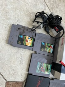 Nintendo NES Console Lot w/ Controllers, Taito Arkanoid, Game Cartridges, Wired