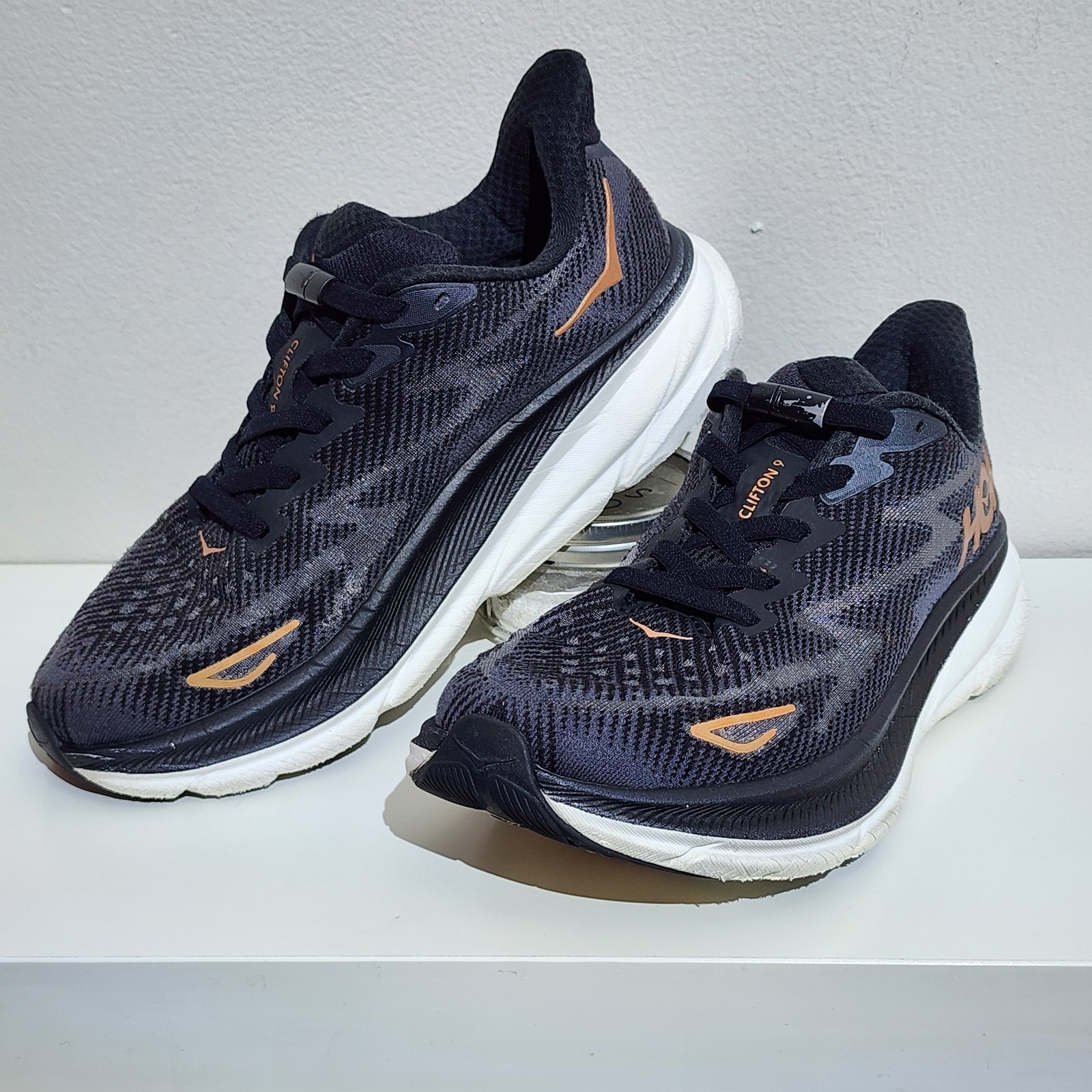 Hoka Clifton 9 Womens Size 7.5 Running Shoes Athletic Comfort Sneakers