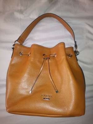 bucket bolsa guess